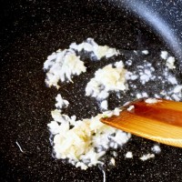 蒜香家常炒饼的做法 图解2 -->