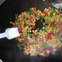 火腿炒玉米的做法 图解10 -->