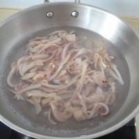 酱爆鱿鱼须的做法 图解3 -->