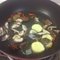 香菇板栗焖鸡的做法 图解4 -->