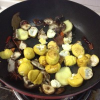 香菇板栗焖鸡的做法 图解5 -->