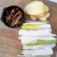东北酸菜汆白肉的做法 图解2 -->