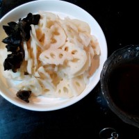 脆炒藕片的做法 图解1 -->