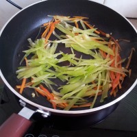清炒莴笋丝-冬季暖身的做法 图解4 -->