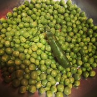 豌豆炒肉的做法 图解1 -->