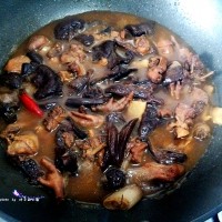 小鸡炖蘑菇-冬季暖身的做法 图解10 -->