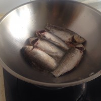 红烧鲫鱼的做法 图解2 -->
