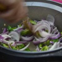 电锅菜——土豆青椒洋葱炒猪肉的做法 图解4 -->