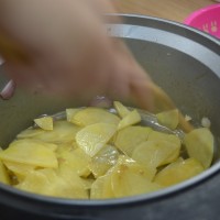 电锅菜——土豆青椒洋葱炒猪肉的做法 图解6 -->