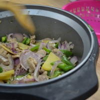 电锅菜——土豆青椒洋葱炒猪肉的做法 图解7 -->