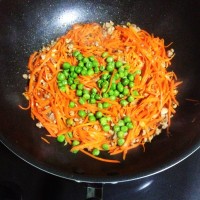 适合学生的菜品——肉末炒胡萝卜丝的做法 图解7 -->