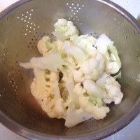 家常晚餐干锅花菜——大块培根超下饭的做法 图解1 -->