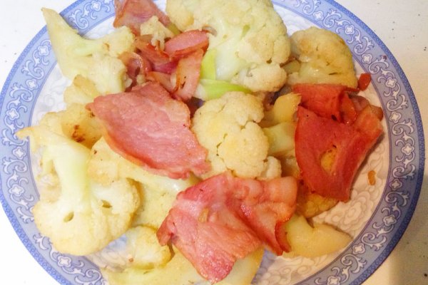 【家常晚餐】干锅花菜——大块培根超下饭的做法