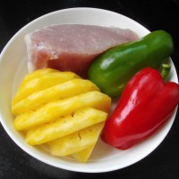 菠萝咕噜肉的做法 图解1 -->