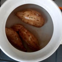 红薯圆子的做法 图解1 -->