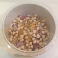 莲子瘦肉汤——献给妈妈的养心安神汤的做法 图解3 -->