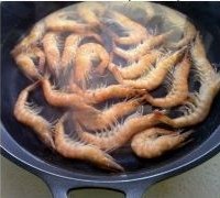 虾仁炒蛋的做法 图解1 -->