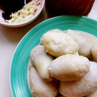 剁椒豆豉蒸芋头的做法 图解1 -->