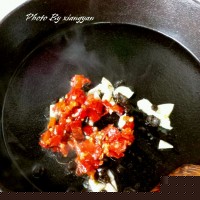 剁椒豆豉蒸芋头的做法 图解2 -->