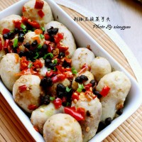 剁椒豆豉蒸芋头的做法 图解5 -->