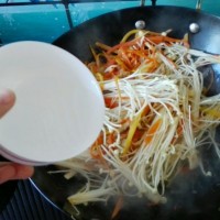 金针菇胡萝卜炒肉丝的做法 图解5 -->