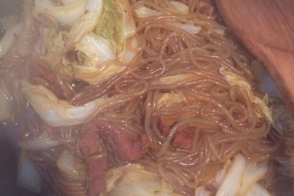 牛肉粉丝煲--牛腩白菜粉丝煲的做法