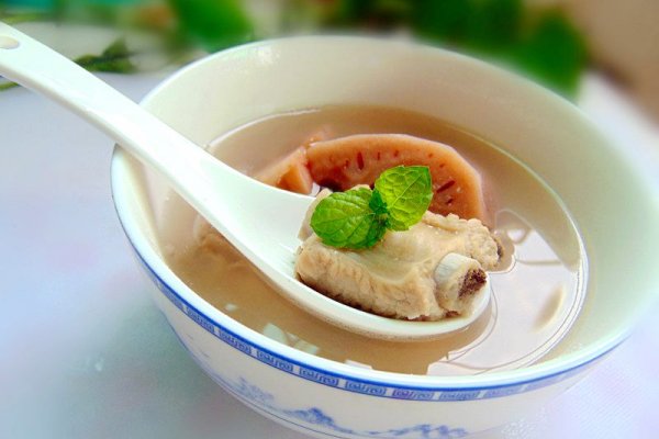 排骨莲藕汤的做法