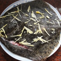 清蒸多宝鱼—冬季暖身的做法 图解2 -->