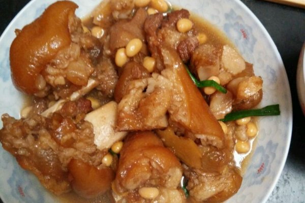 黄豆猪蹄煲-冬季暖身菜的做法