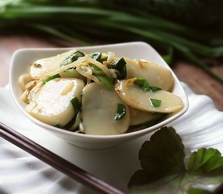 绿豆芽炒年糕的做法