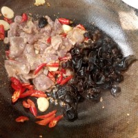 补血木耳猪肝的做法 图解9 -->
