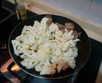 五花肉爆炒花菜的做法 图解6 -->