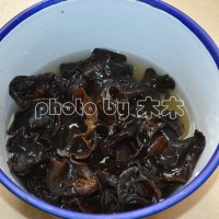 山药木耳排骨汤的做法 图解2 -->