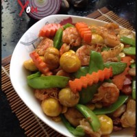 家常菜—什锦栗子虾仁的做法 图解1 -->