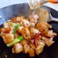 小吃货弹性十足的红烧猪蹄的做法 图解3 -->