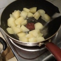 土豆炖豆角的做法 图解2 -->