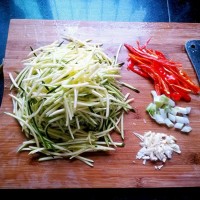 清炒南瓜丝的做法 图解2 -->