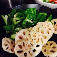 香菇藕片炖鸡腿的做法 图解3 -->