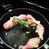 香菇藕片炖鸡腿的做法 图解6 -->