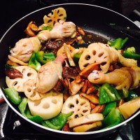 香菇藕片炖鸡腿的做法 图解8 -->