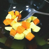 绿咖喱土豆鸡块的做法 图解8 -->