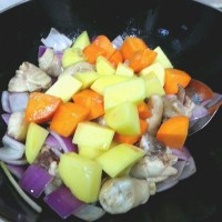 绿咖喱土豆鸡块的做法 图解11 -->