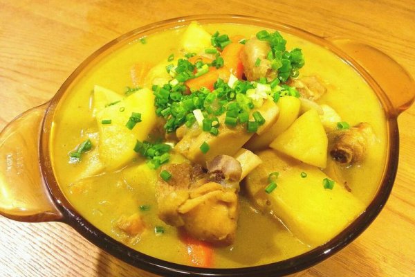 绿咖喱土豆鸡块的做法