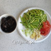 肉炒蒜苔木耳的做法 图解3 -->