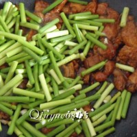 肉炒蒜苔木耳的做法 图解9 -->
