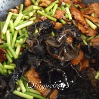 肉炒蒜苔木耳的做法 图解10 -->