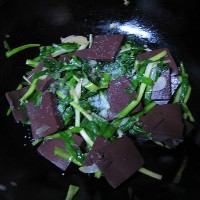 韭菜炒猪血的做法 图解13 -->