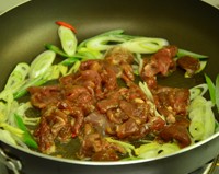 孜然葱爆羊肉的做法 图解5 -->