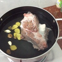 西红柿土豆牛腩的做法 图解1 -->