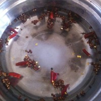 麻辣花生的做法 图解1 -->